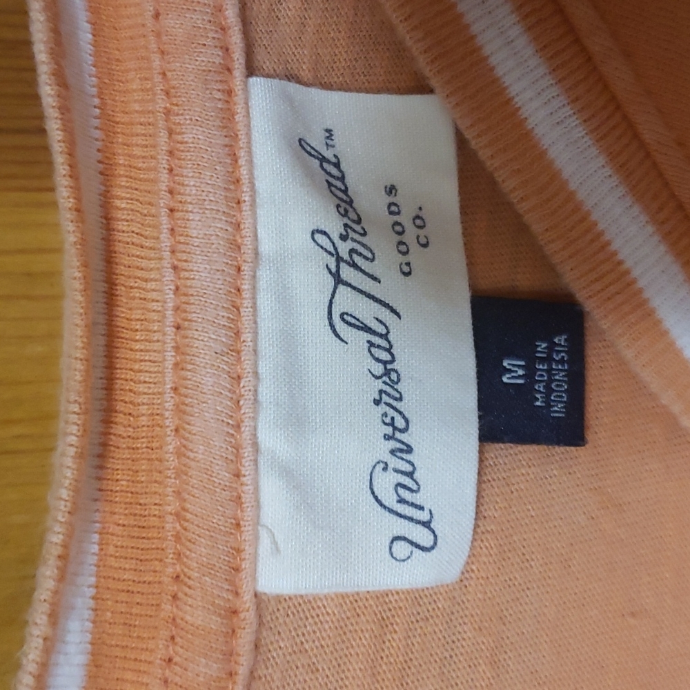Universal Thread Peach Twist Front T-shirt Medium, V-Neck, Women's GUC - Picture 2 of 7